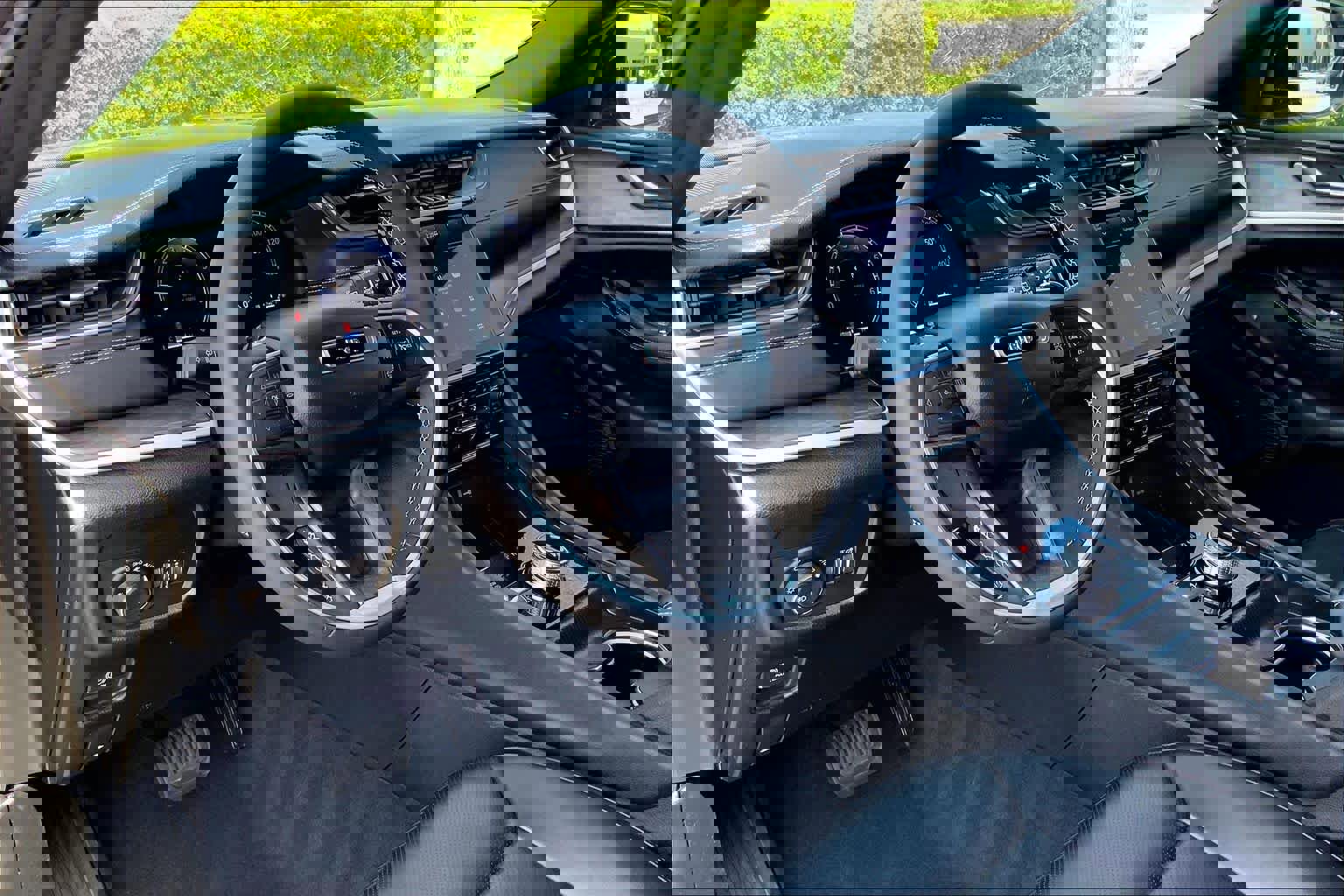 Used 2025 Jeep Grand Cherokee L Limited w/ Luxury Tech Group II AWD/4WD image 17