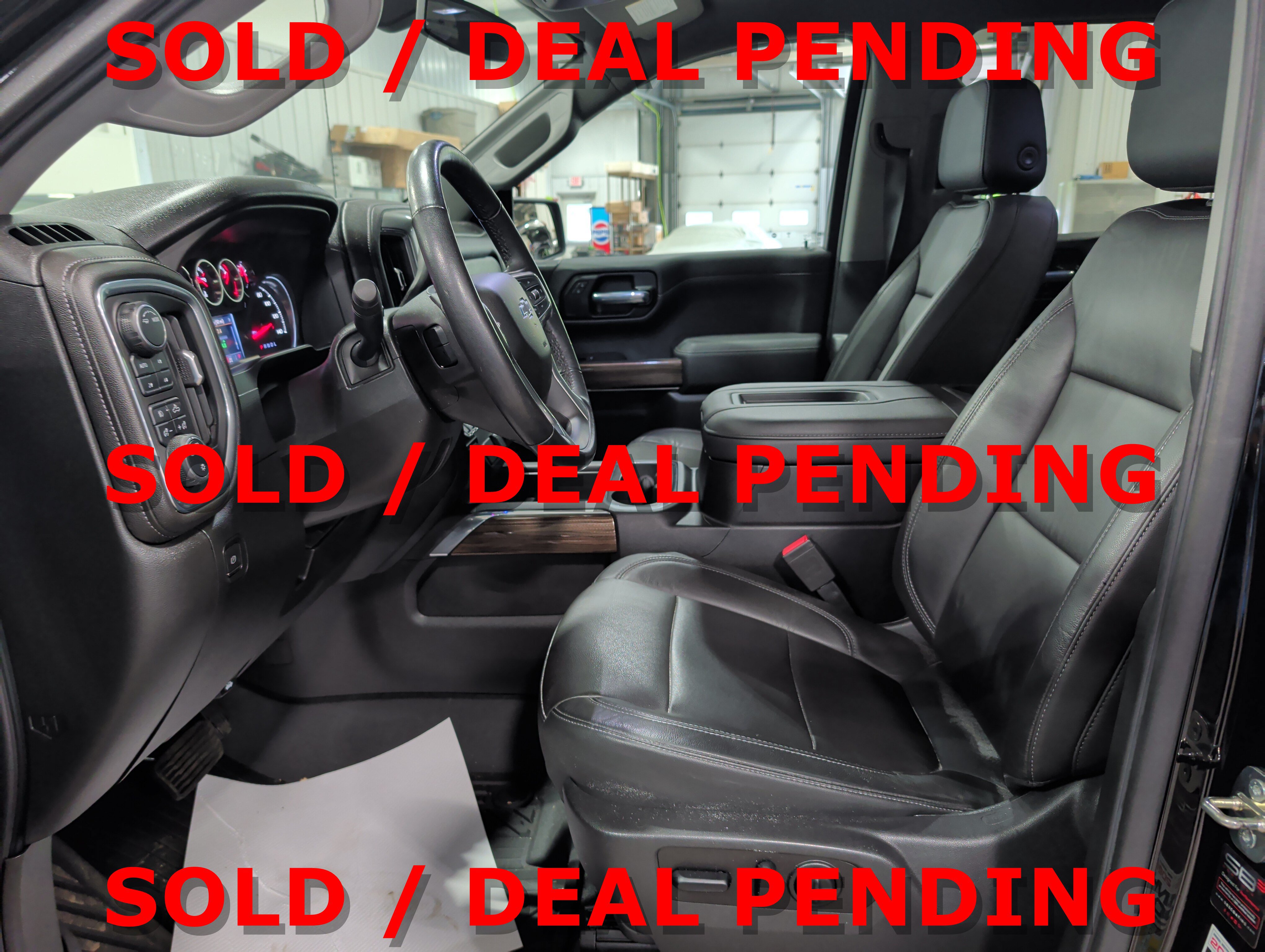 Used 2020 Chevrolet Silverado 1500 LT Trail Boss w/ Midnight Edition AWD/4WD image 8