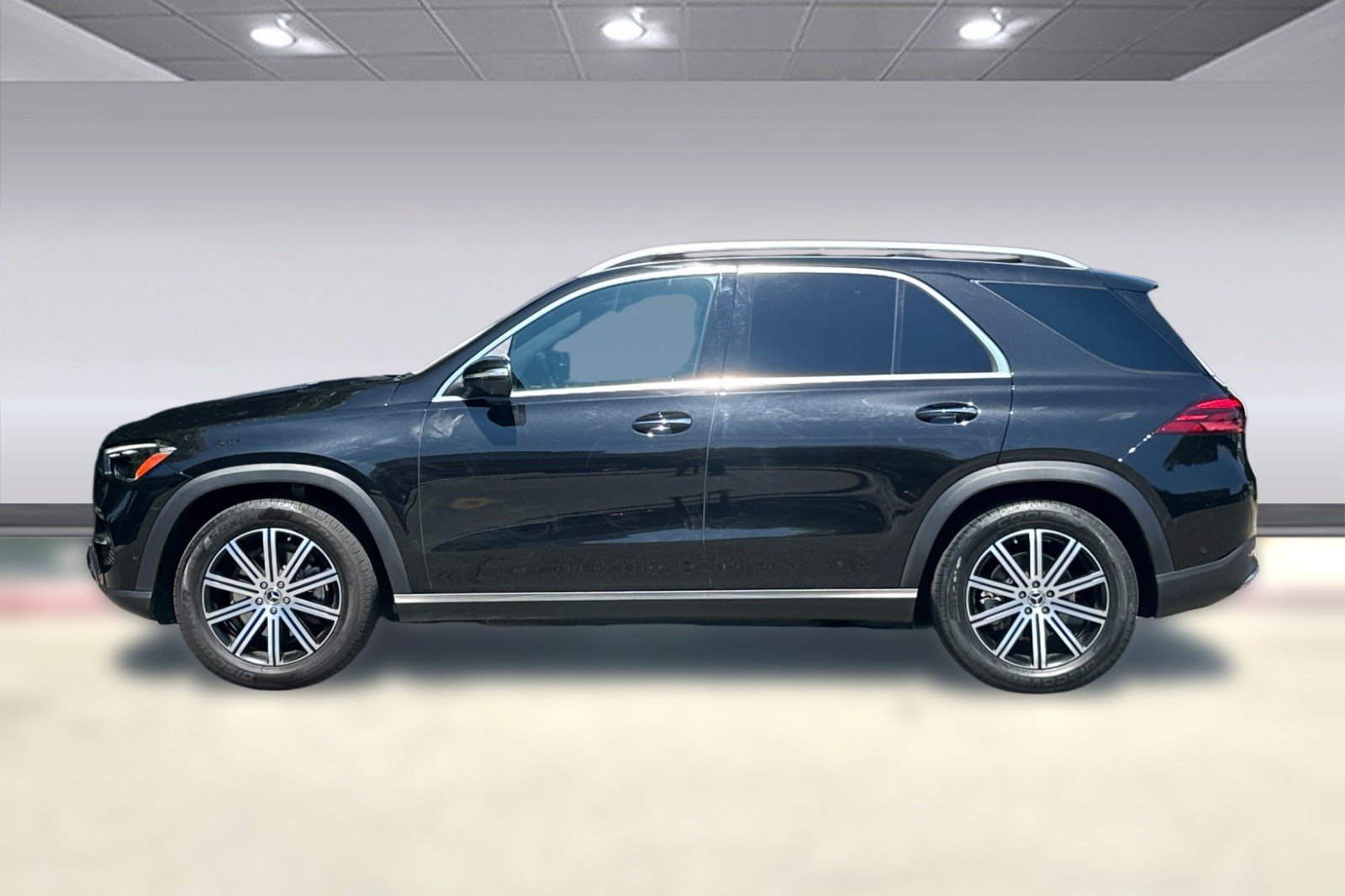 Certified 2025 Mercedes-Benz GLE 350 4MATIC image 2
