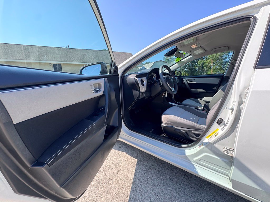 Used 2019 Toyota Corolla LE FWD image 11