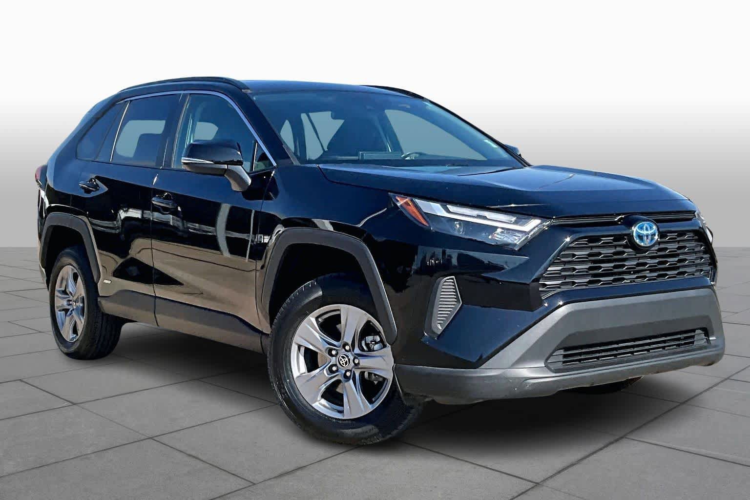 Used 2024 Toyota RAV4 XLE AWD/4WD image 3