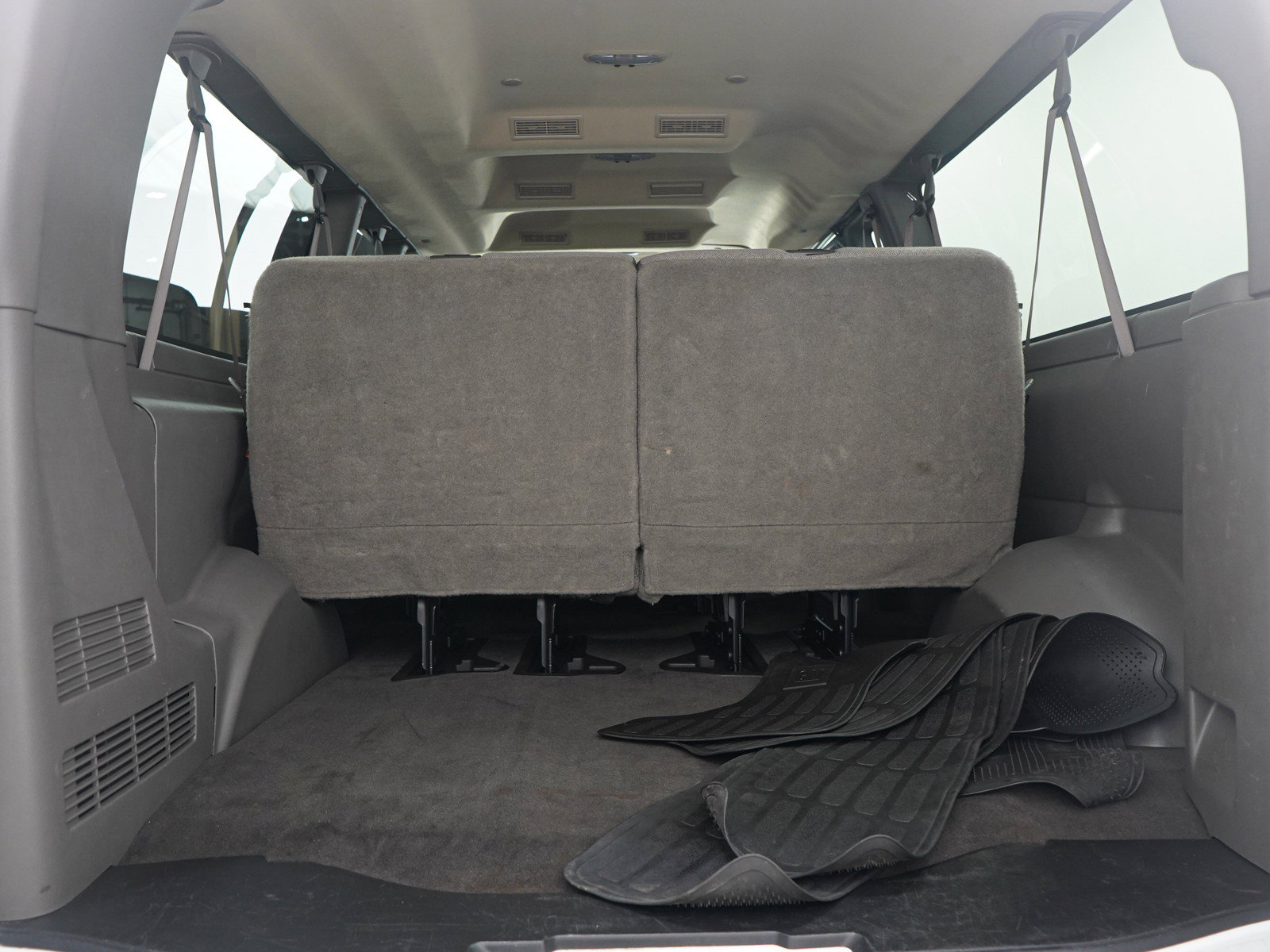 Used 2025 Chevrolet Express 3500 LT w/ LT Preferred Equipment Group RWD image 19