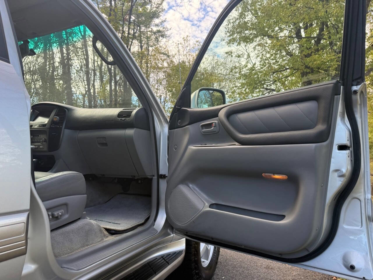 Used 2006 Toyota Land Cruiser image 51