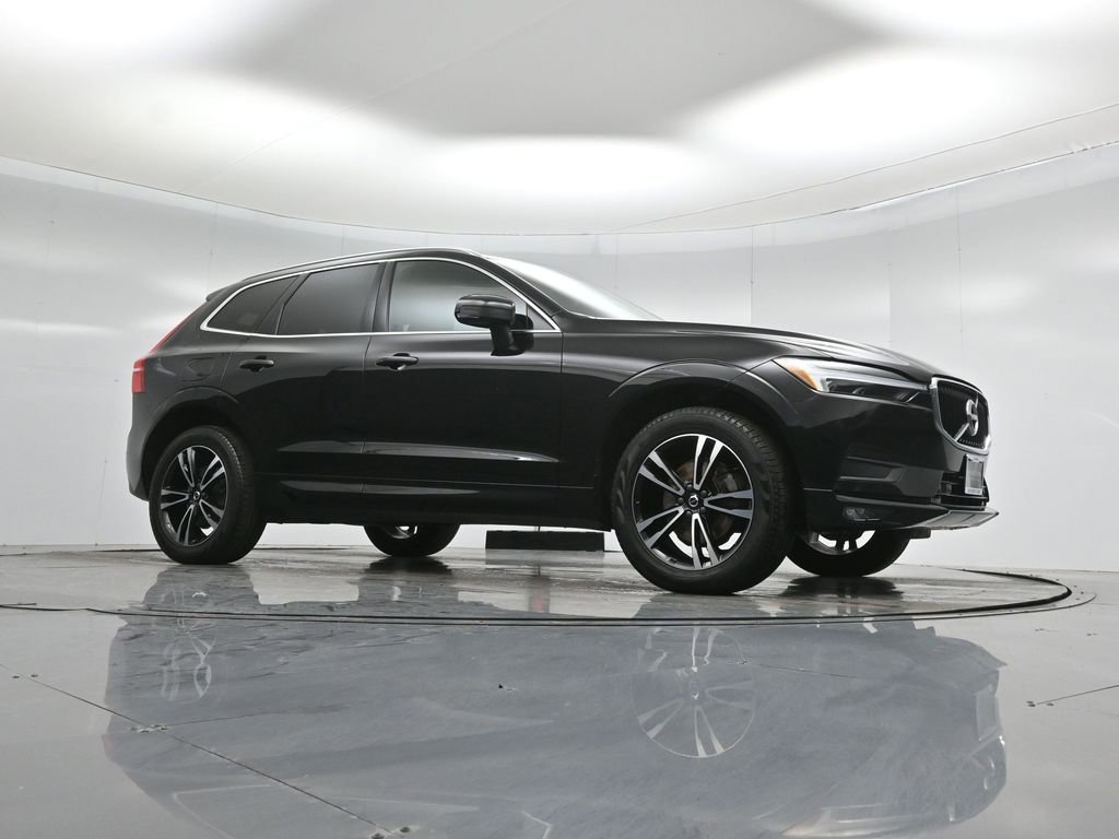 Used 2021 Volvo XC60 T5 Momentum w/ Premium Package image 3