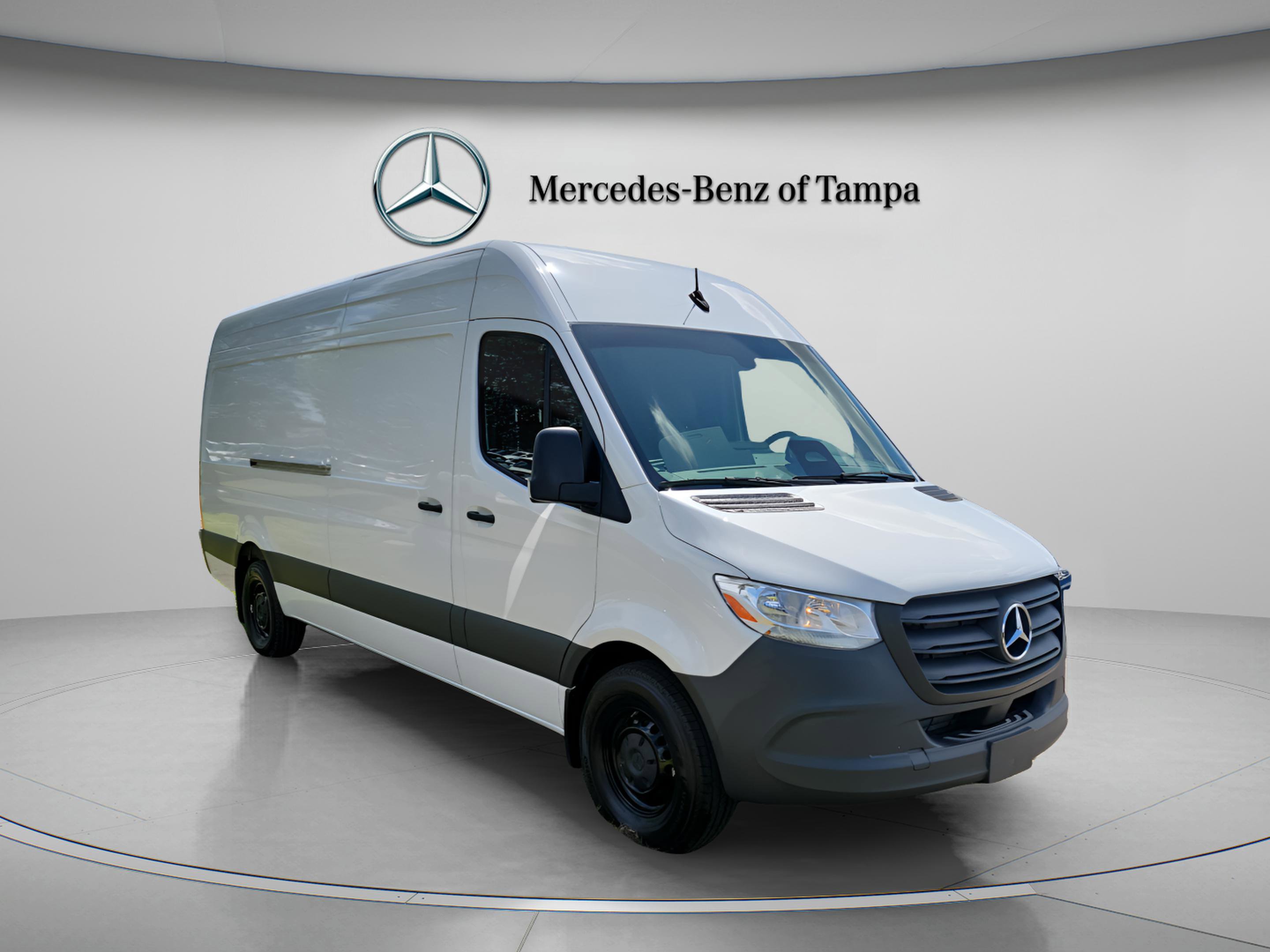 Used 2025 Mercedes-Benz Sprinter 2500 image 4