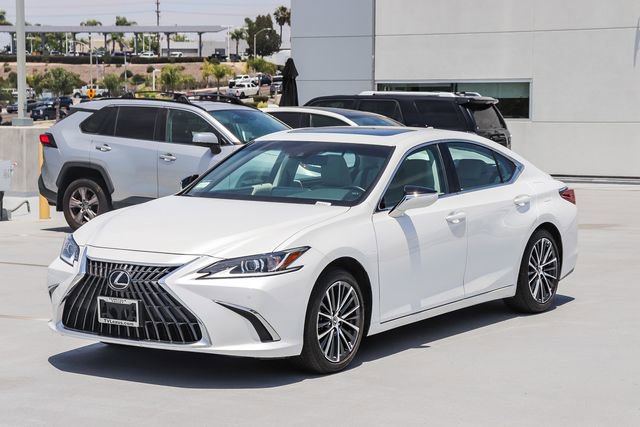 Used 2025 Lexus ES 350 w/ Premium Package FWD image 3