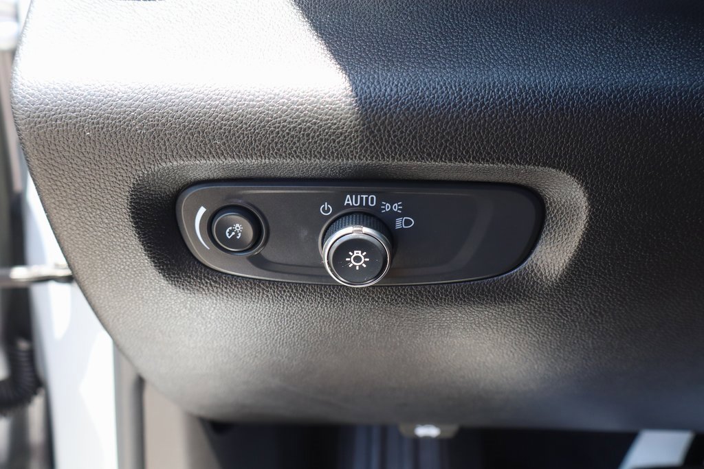 Used 2022 Chevrolet Traverse LT image 20