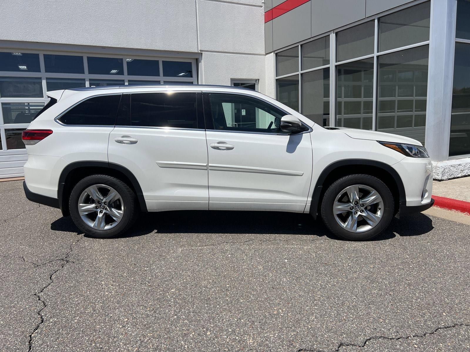 Used 2017 Toyota Highlander Limited AWD/4WD image 26