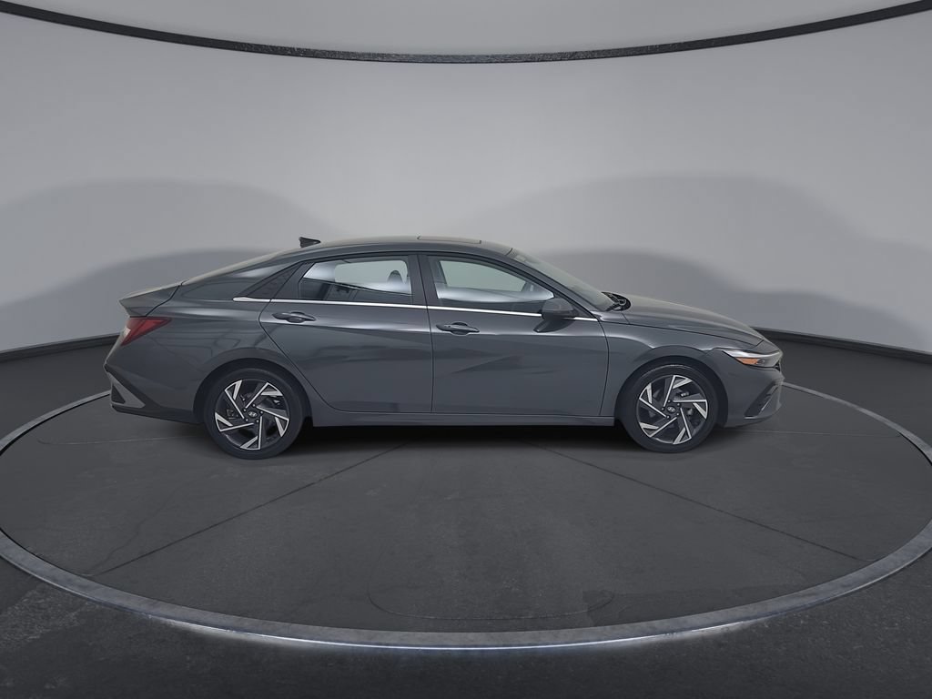 Used 2025 Hyundai Elantra SEL FWD image 18