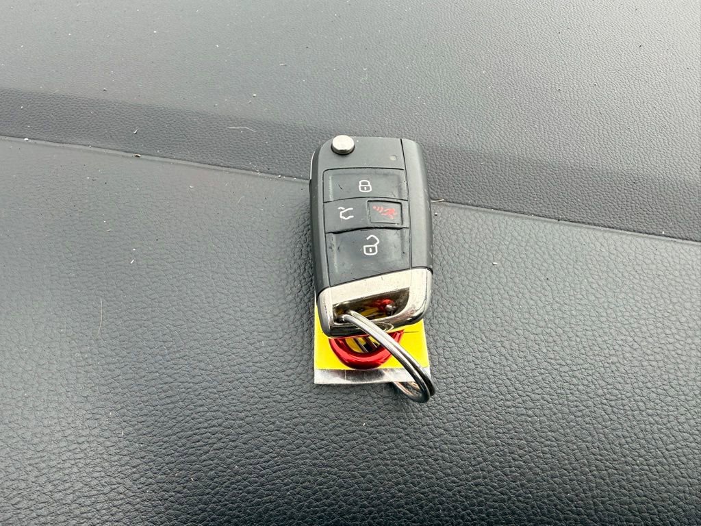 Used 2016 Volkswagen GTI SE image 38