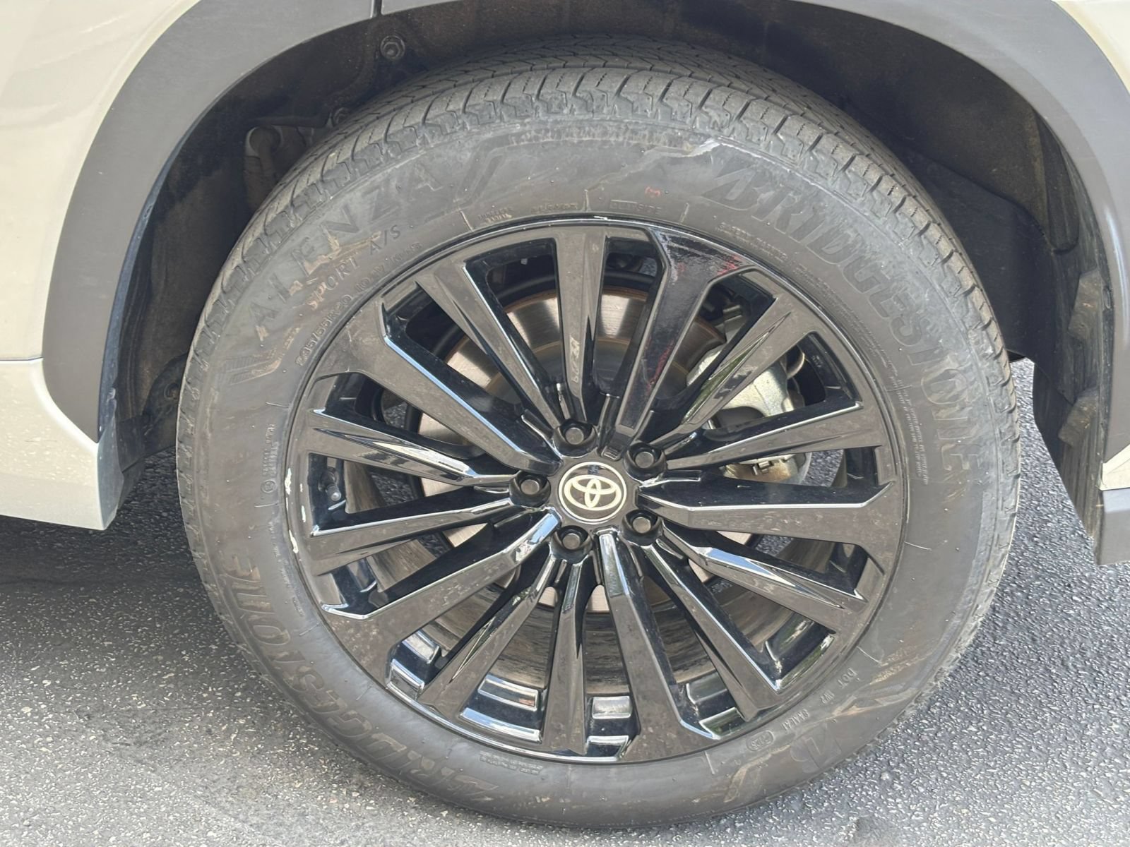 Used 2025 Toyota Highlander XSE AWD/4WD image 28