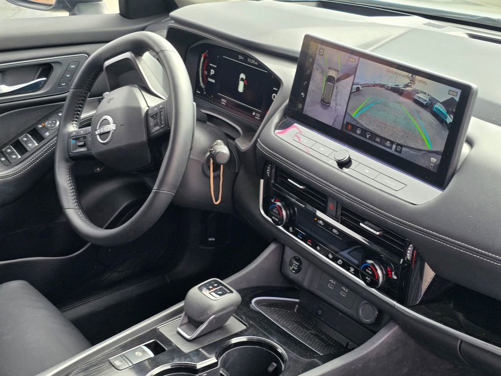 Used 2025 Nissan Rogue SL w/ Tech Package image 9