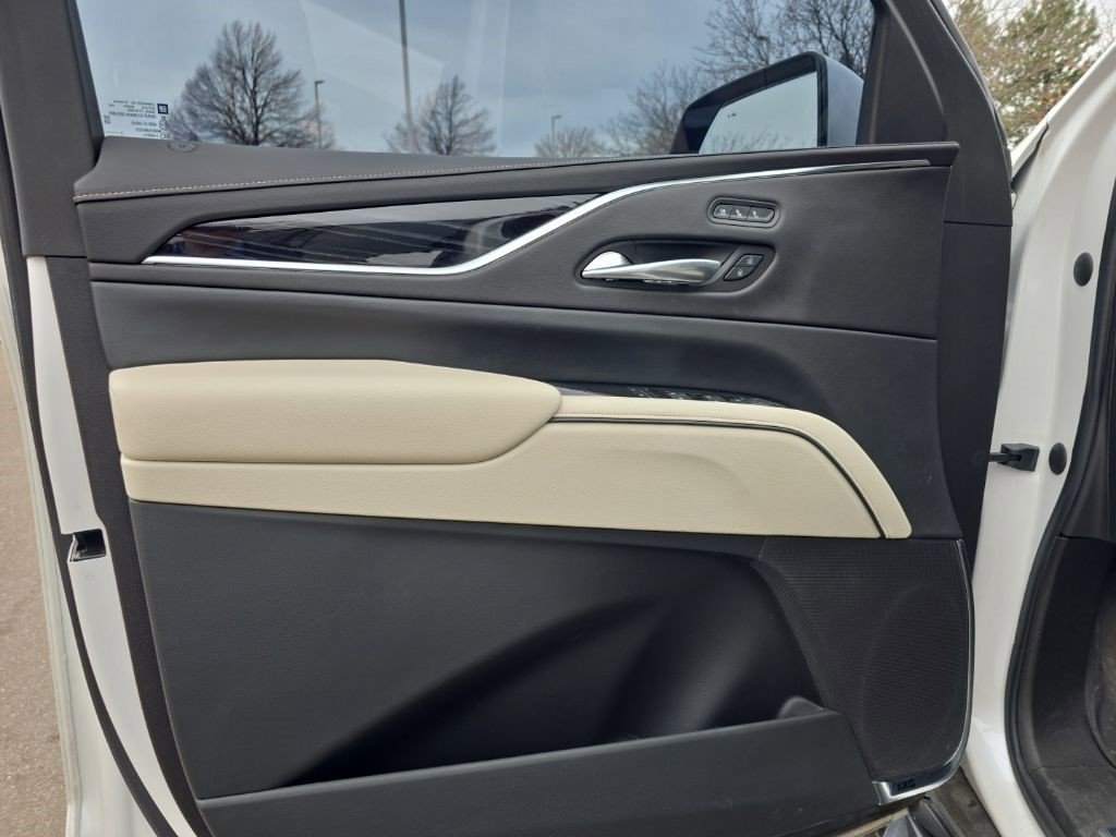 Certified 2021 Cadillac Escalade Sport w/ LPO, ONYX Package image 8