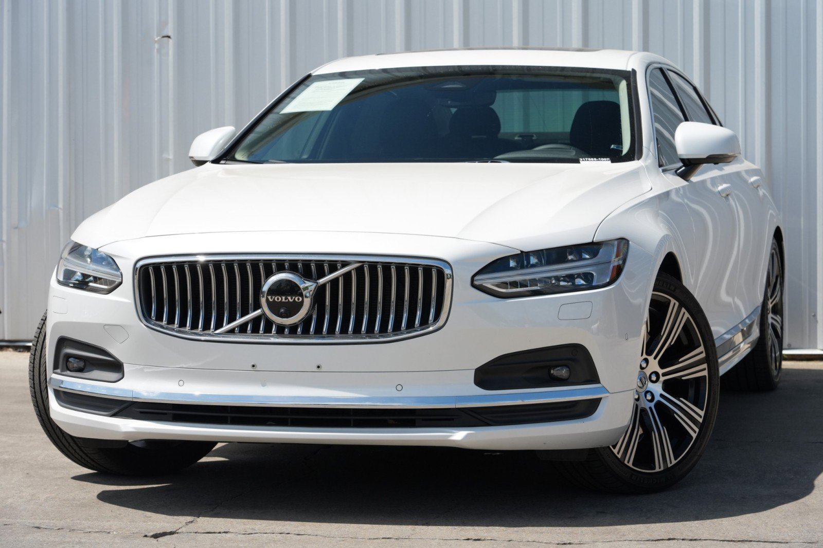 Used 2023 Volvo S90 B6 Plus w/ Protection Package Premier image 3