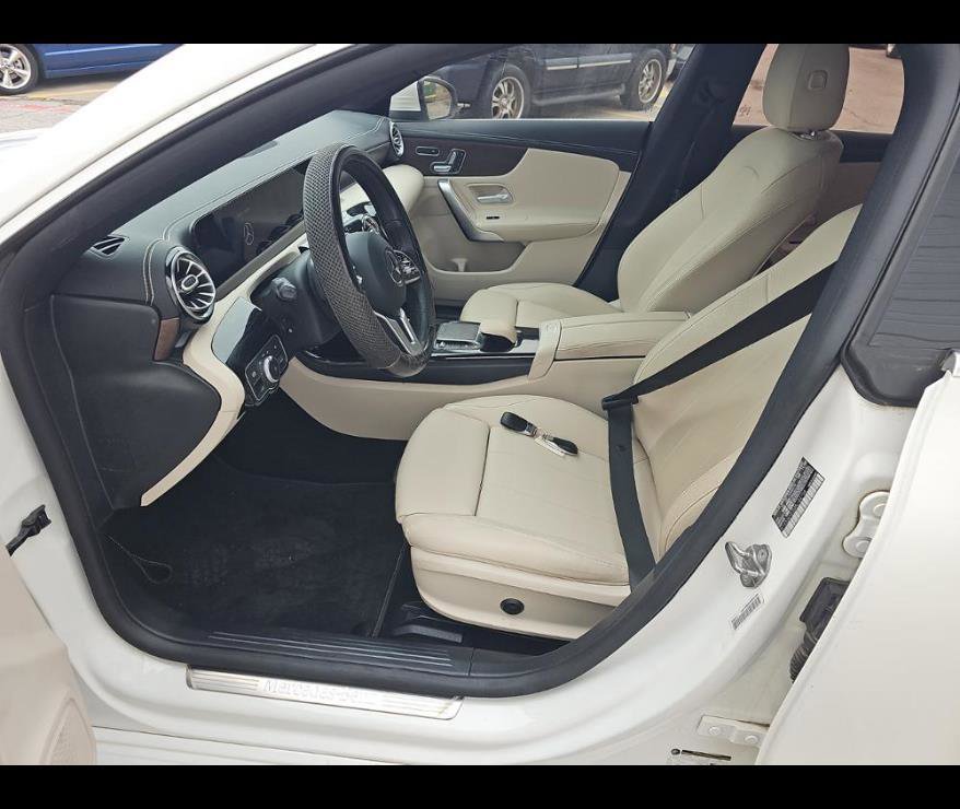 Used 2021 Mercedes-Benz CLA 250 4MATIC w/ Premium Package image 3