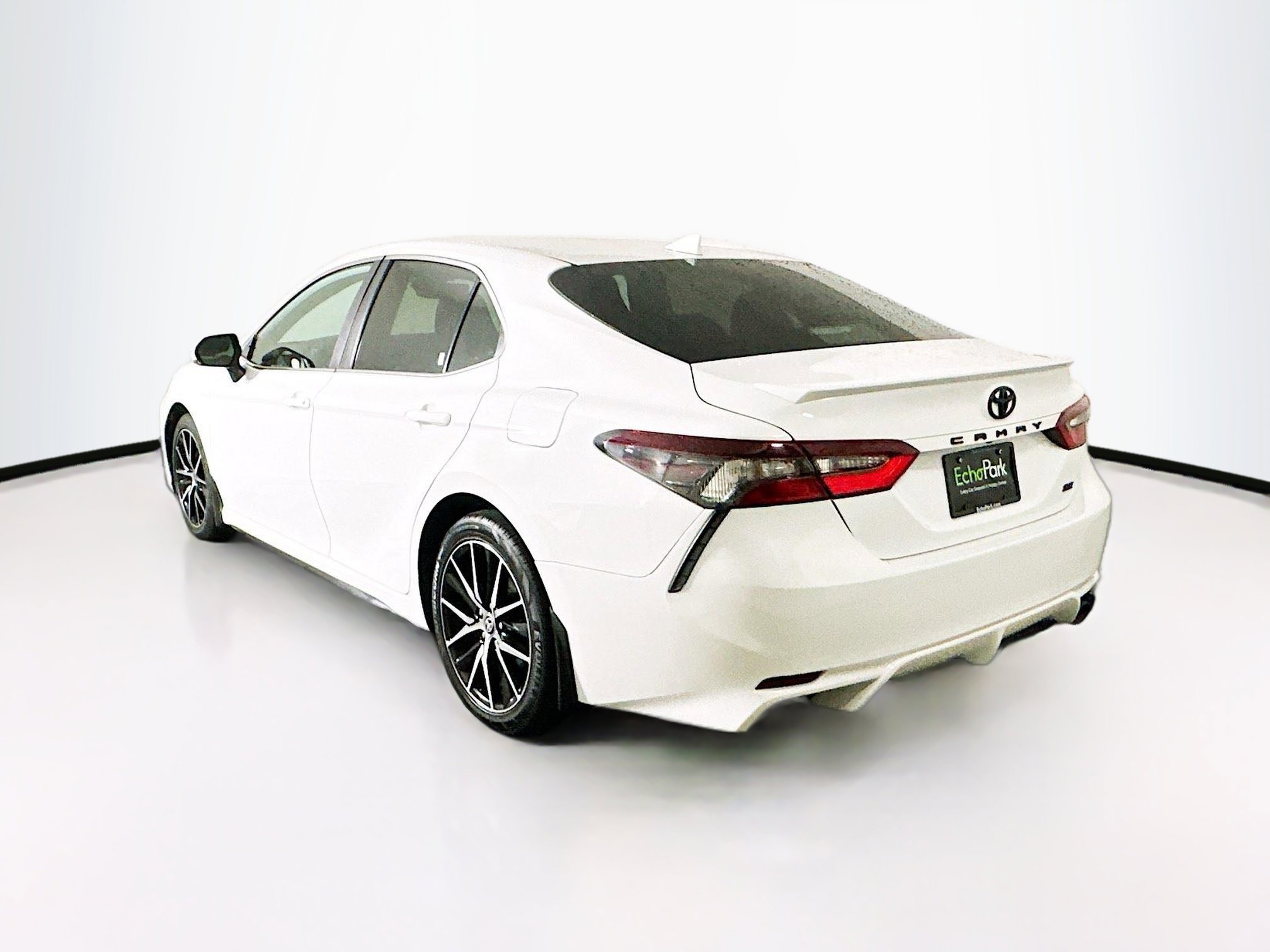 Used 2023 Toyota Camry SE image 5