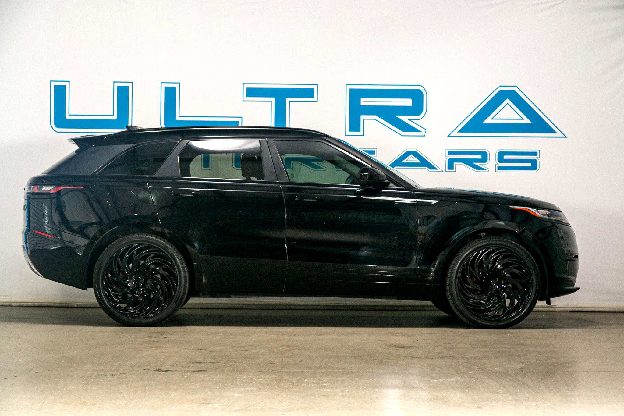 Used 2020 Land Rover Range Rover Velar S image 9