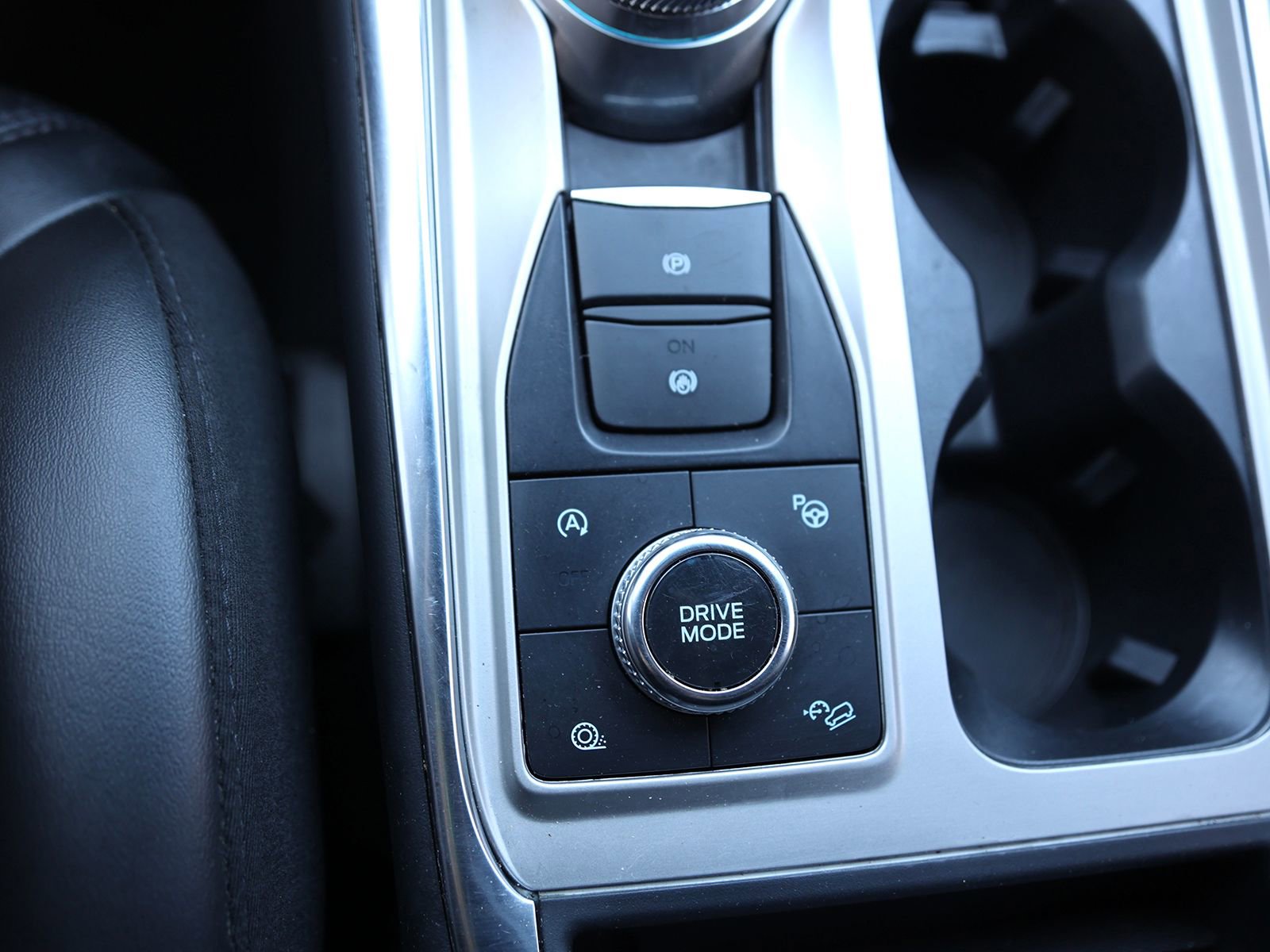 Used 2022 Ford Explorer Platinum w/ Equipment Group 601A AWD/4WD image 36