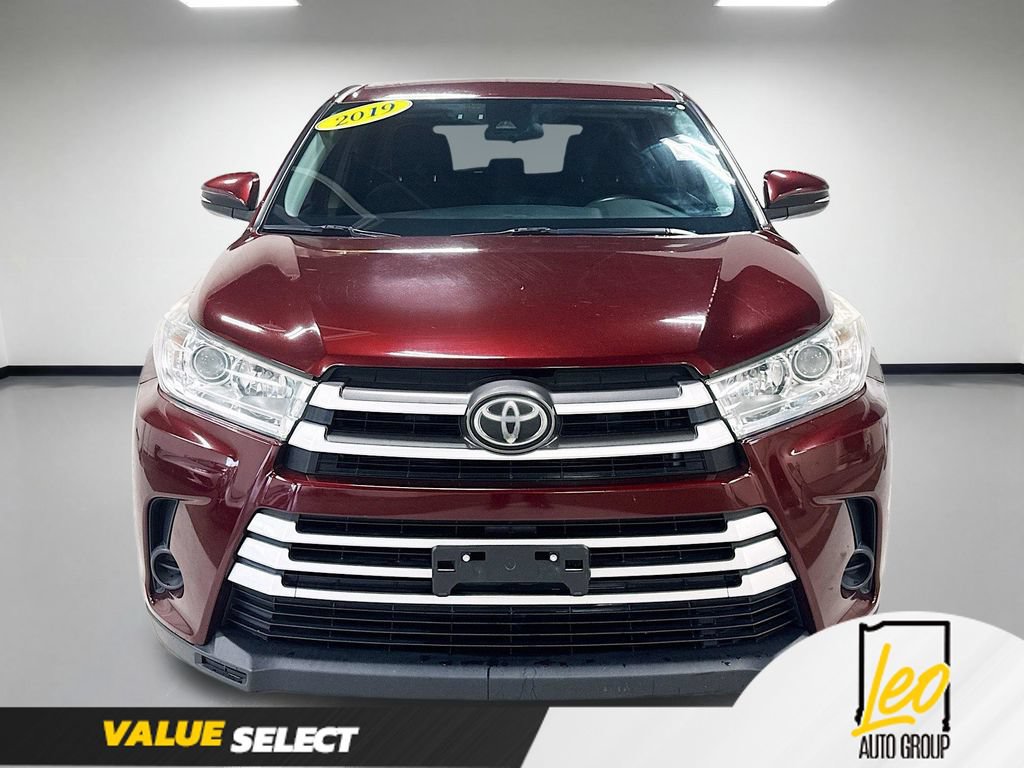 Used 2019 Toyota Highlander LE FWD image 2