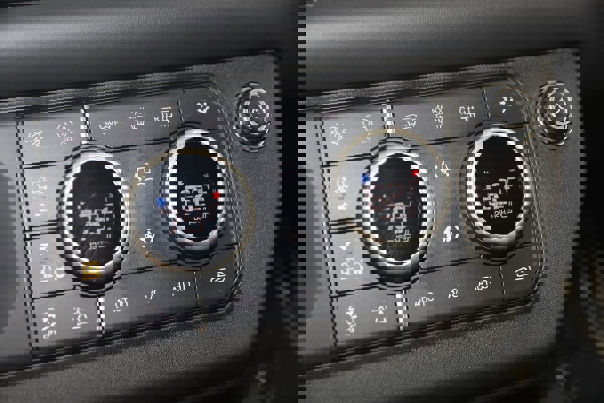 Used 2023 Land Rover Defender 110 V8 image 28