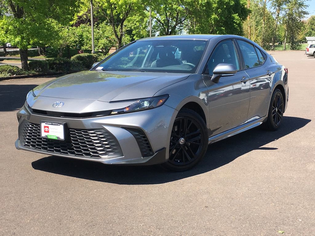 Used 2025 Toyota Camry SE AWD/4WD image 1