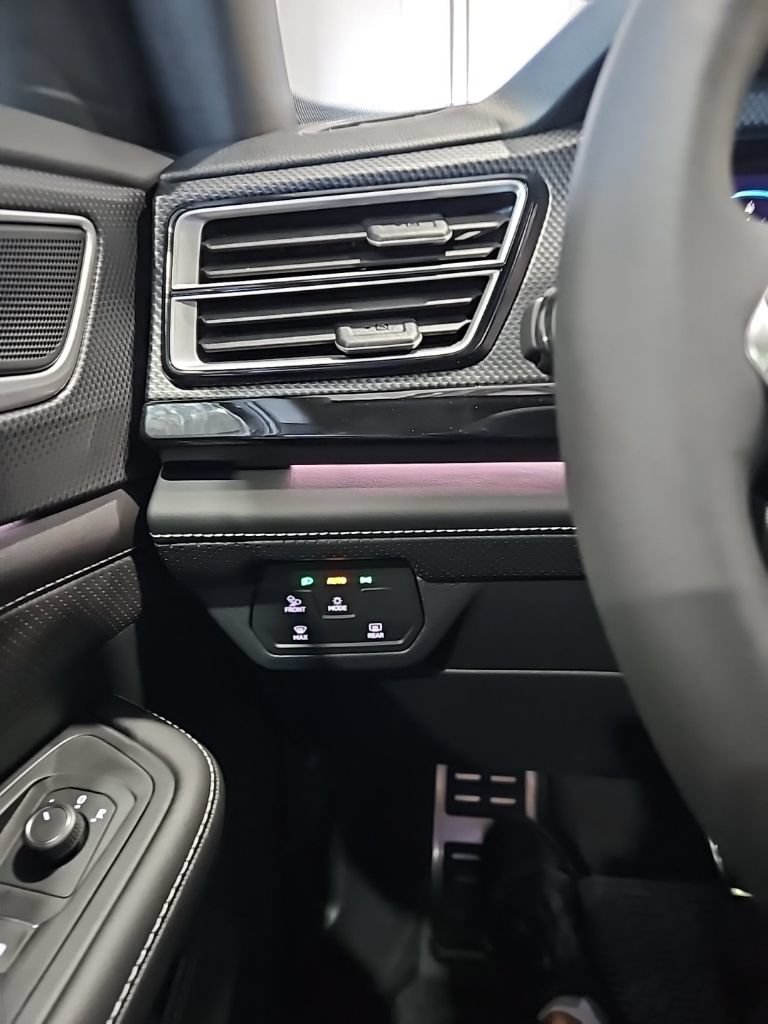 New 2026 Volkswagen Atlas Cross Sport SEL R-Line AWD/4WD image 37