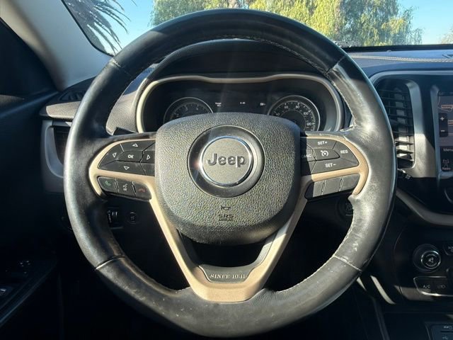 Used 2015 Jeep Cherokee Limited w/ Luxury Group image 19