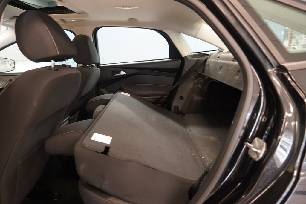 Used 2014 Ford Focus SE w/ SE Winter Package FWD image 28