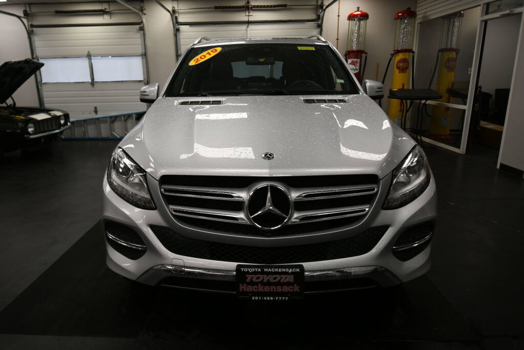 Used 2019 Mercedes-Benz GLE 400 4MATIC w/ Premium 1 Package image 3