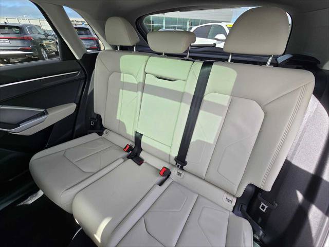 Certified 2024 Audi Q3 2.0T Premium w/ Convenience Package AWD/4WD image 17