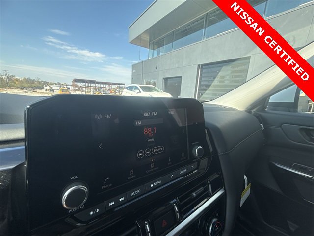 Certified 2025 Nissan Pathfinder SV image 16