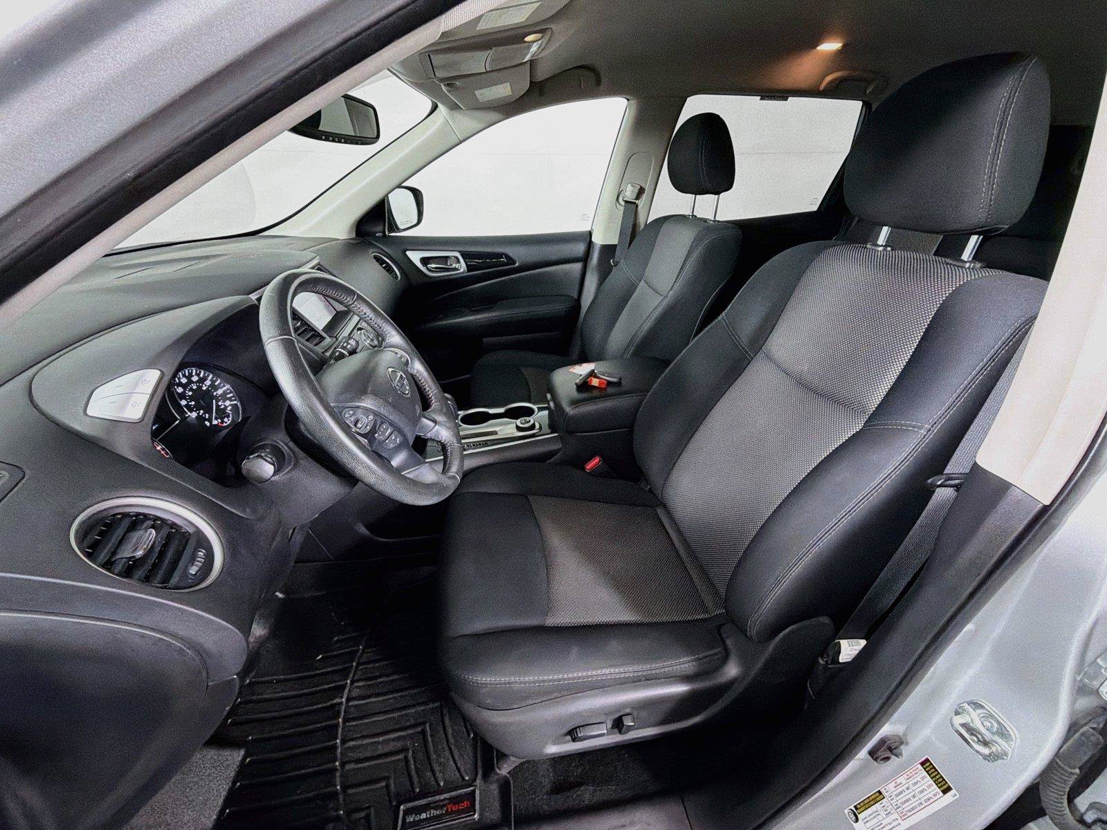Used 2019 Nissan Pathfinder SV AWD/4WD image 2