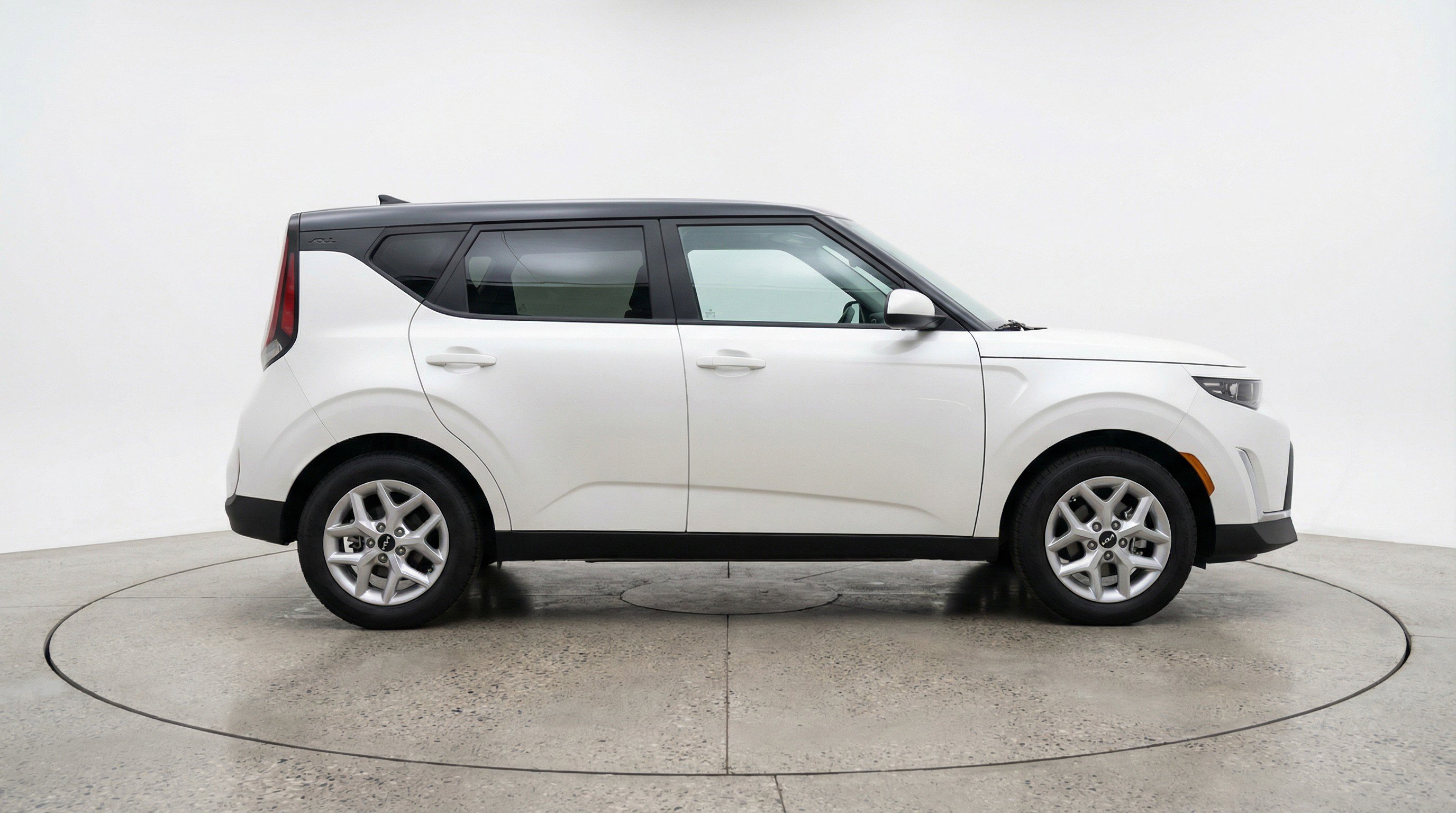 Used 2025 Kia Soul LX w/ LX Technology Package image 11