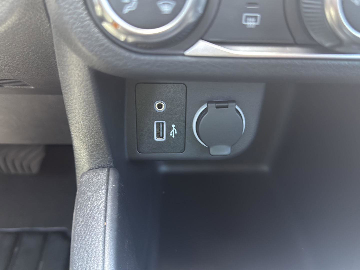 New 2025 Nissan Kicks Play S image 24