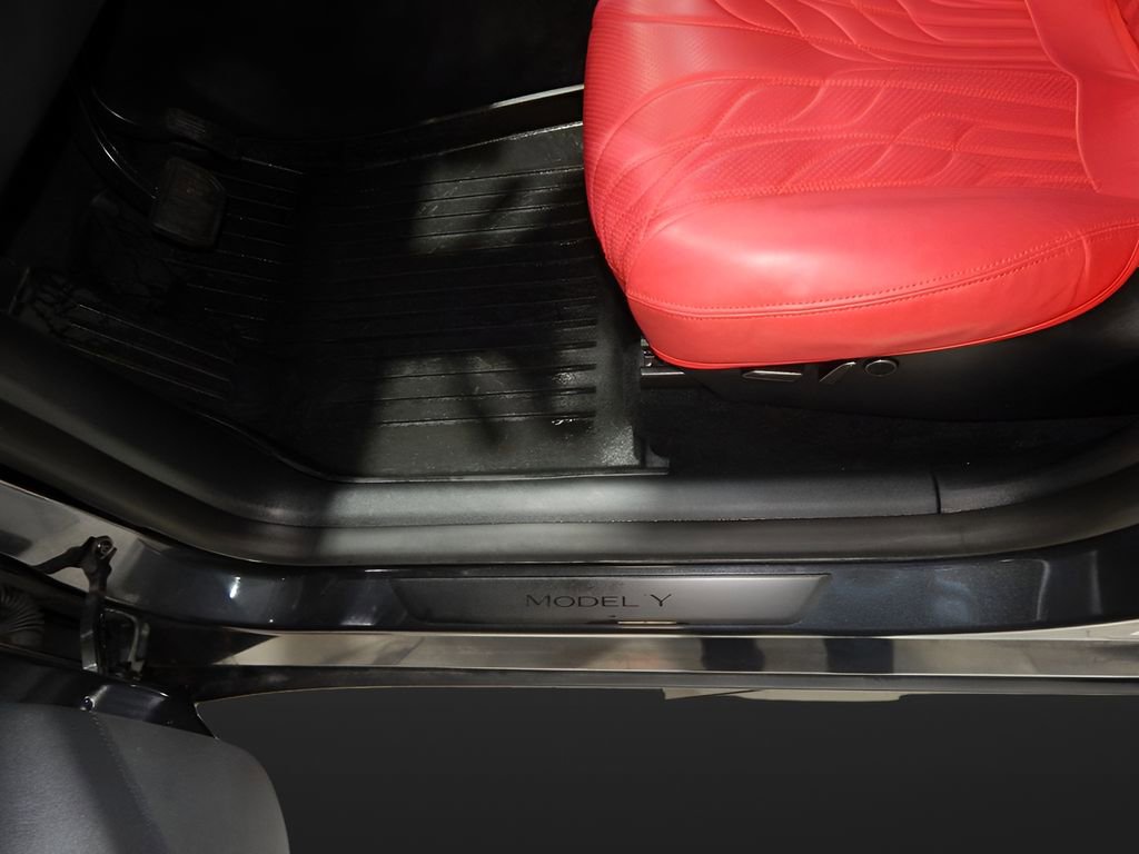 Used 2025 Tesla Model Y Long Range image 14