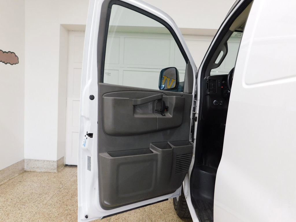 Used 2017 GMC Savana 2500 RWD image 23