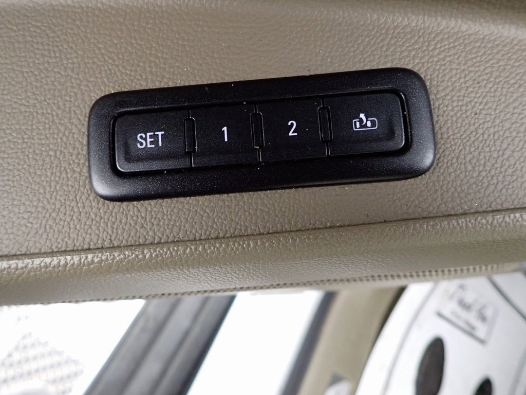 Used 2017 GMC Yukon SLT image 3