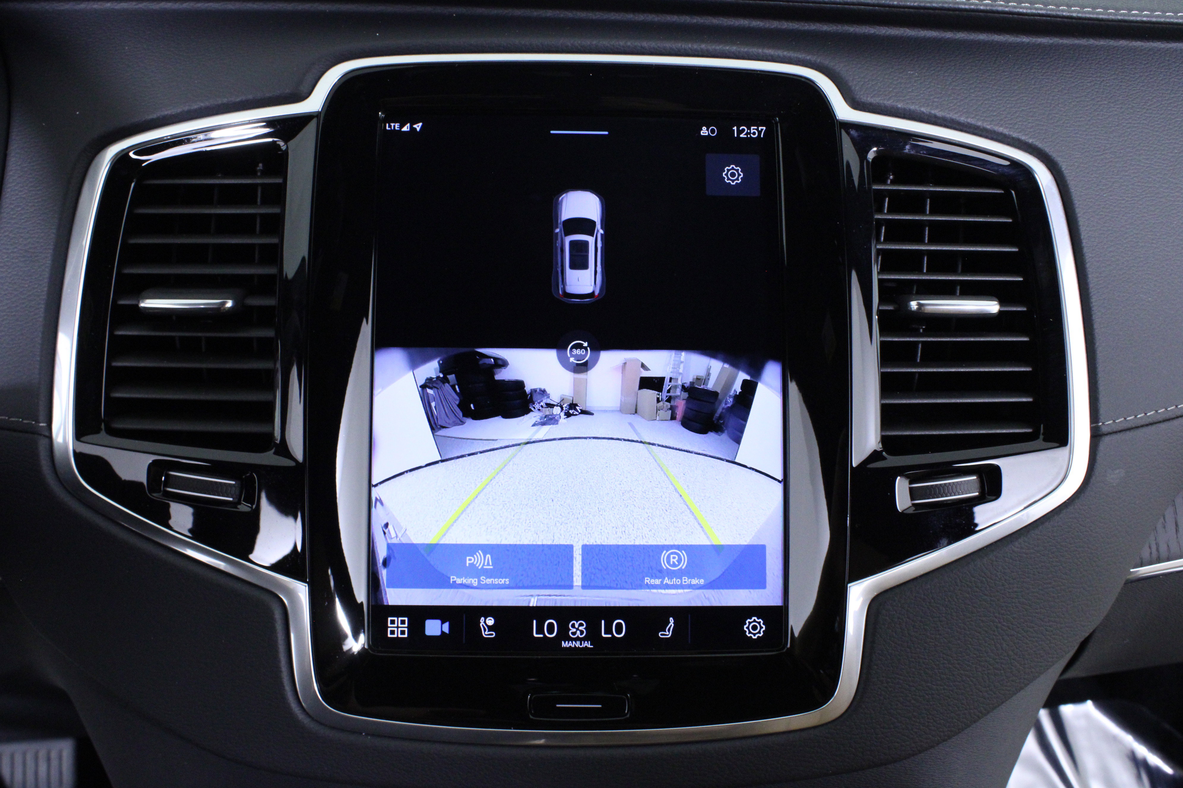 Used 2025 Volvo XC90 B6 Ultra w/ Protection Package Premier image 27