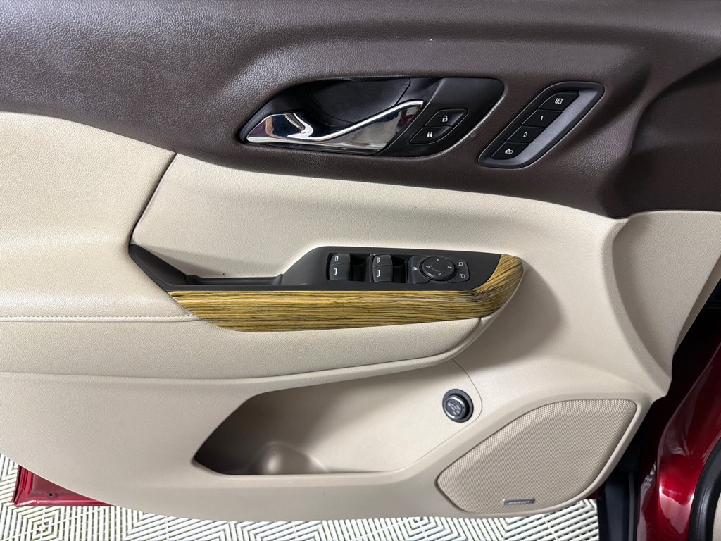 Used 2017 GMC Acadia Denali w/ Technology Package FWD image 10