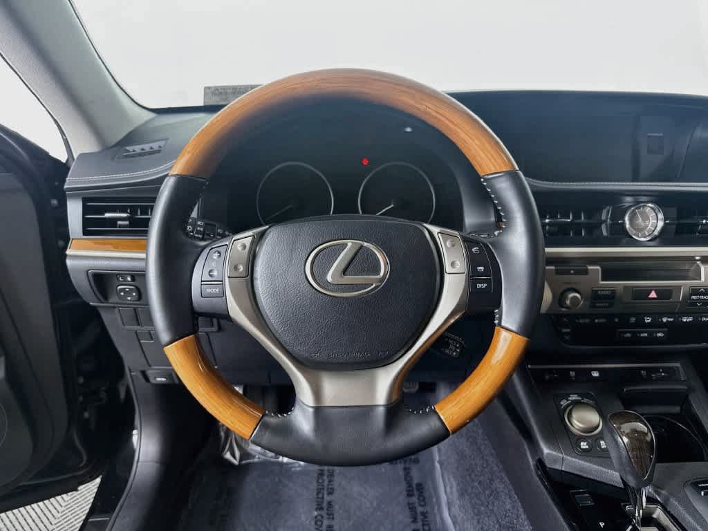 Used 2015 Lexus ES 300h w/ Navigation System Package FWD image 12