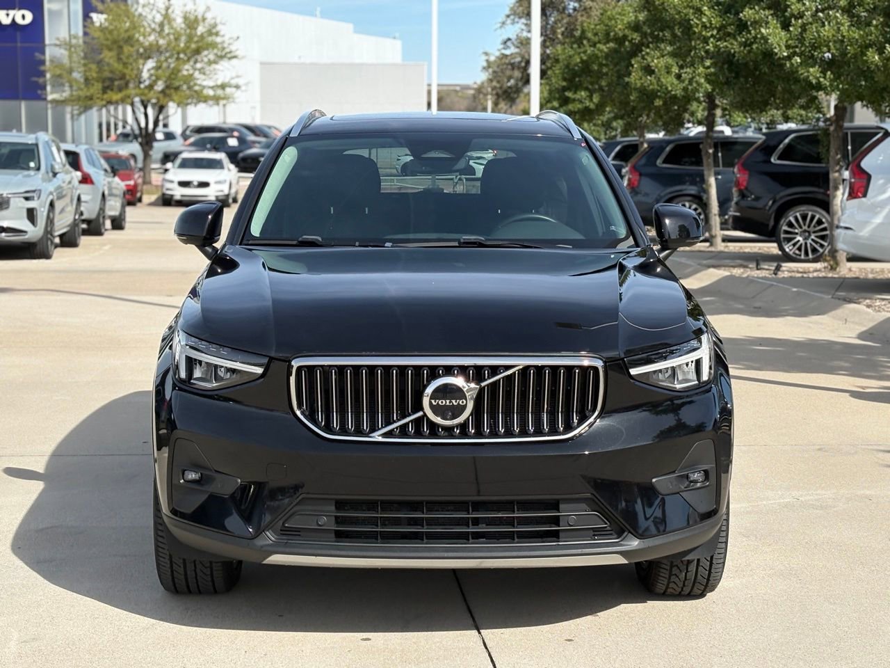 Certified 2023 Volvo XC40 B5 Ultimate w/ Protection Package Premier image 4