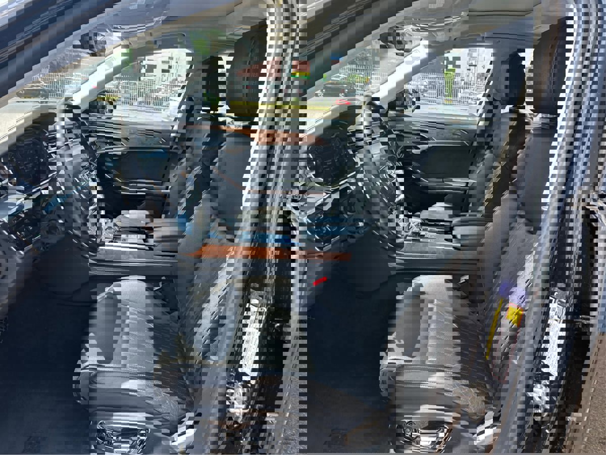 Used 2020 Audi A8 L 4.0T w/ Sport Plus Package image 10