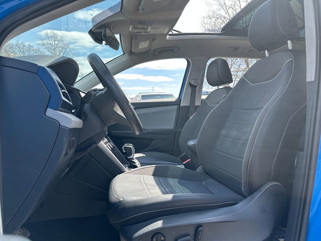 Certified 2023 Volkswagen Taos SE w/ Panoramic Sunroof Package image 3