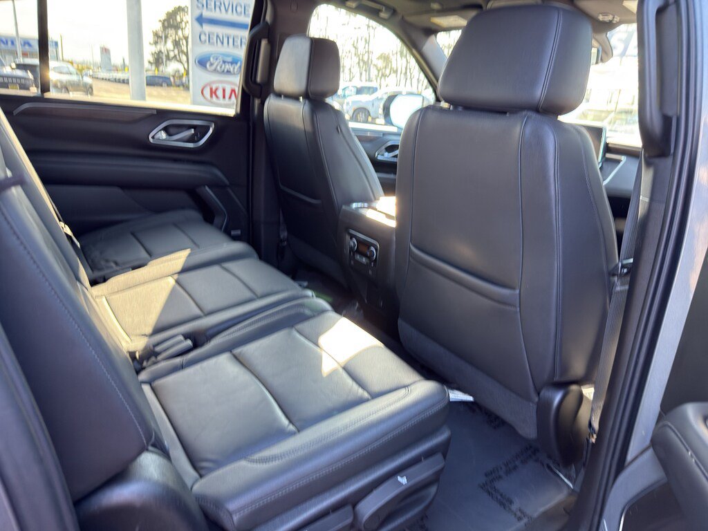 Used 2021 Chevrolet Suburban Z71 w/ Luxury Package AWD/4WD image 24
