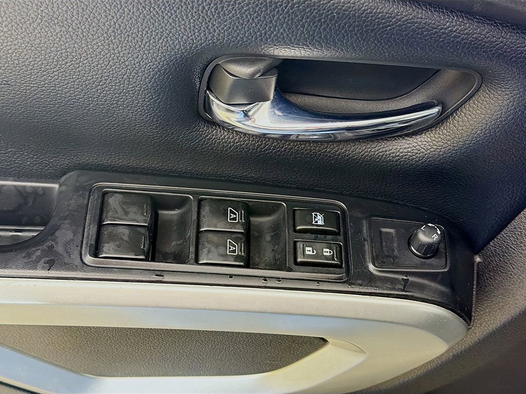 Used 2017 Nissan Titan SV image 23