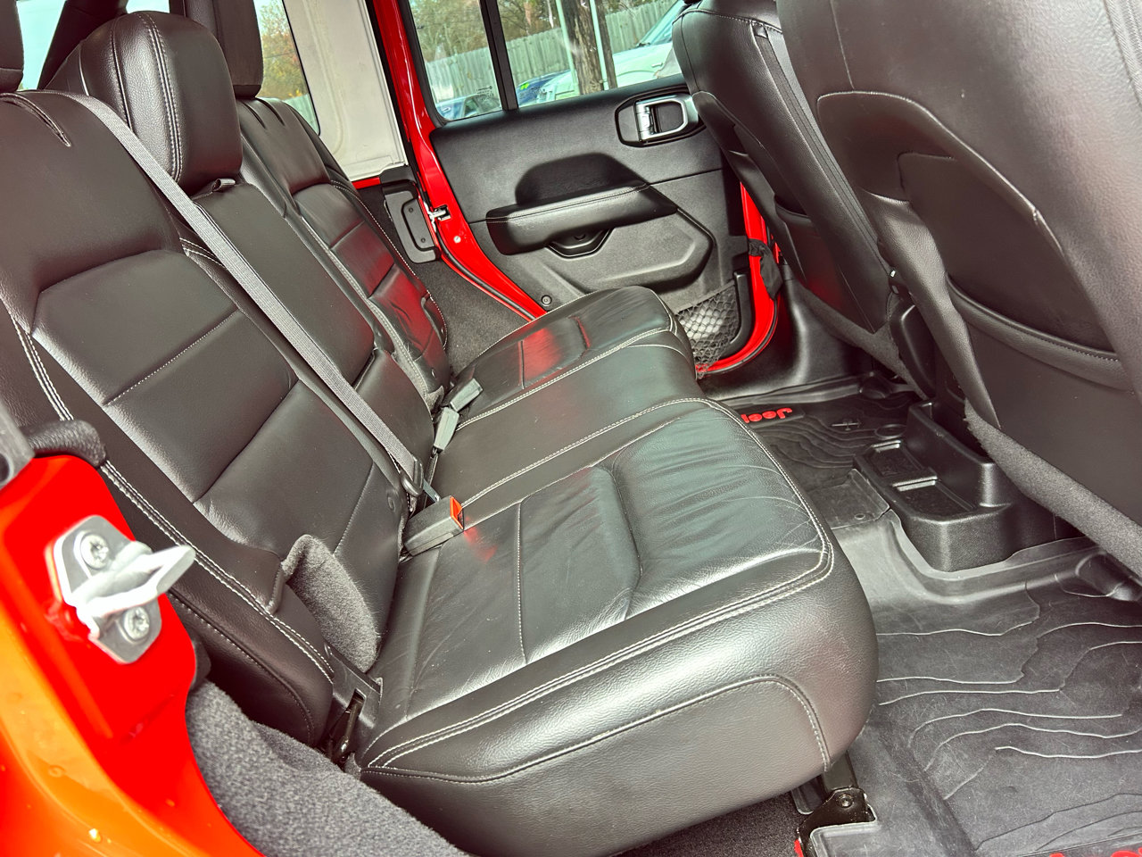 Used 2018 Jeep Wrangler Unlimited Sahara AWD/4WD image 12
