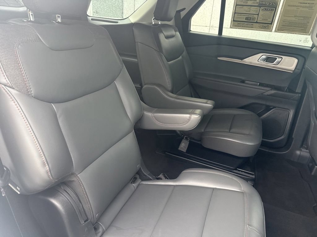 Used 2026 Ford Explorer Active w/ Active Comfort Package RWD image 27