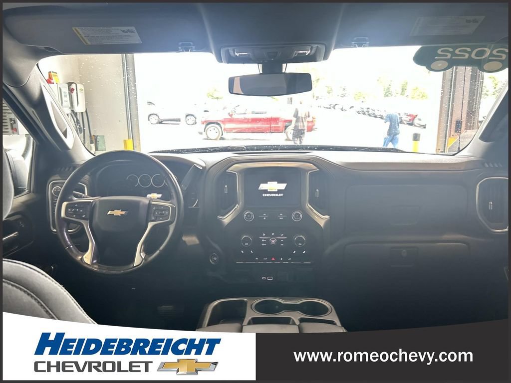 Certified 2022 Chevrolet Silverado 1500 LT w/ Convenience Package II AWD/4WD image 17