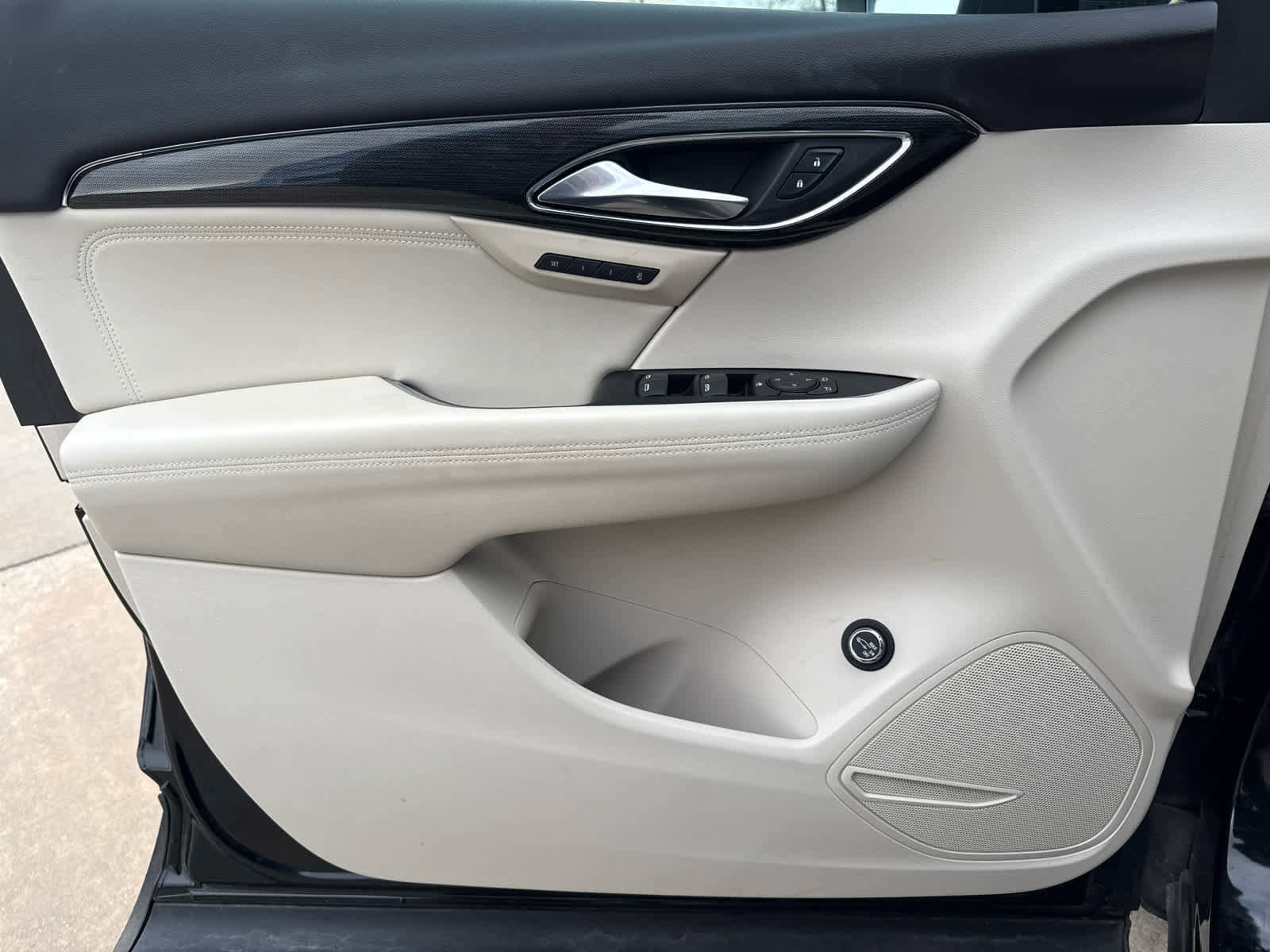 Used 2023 Buick Envision Essence image 14