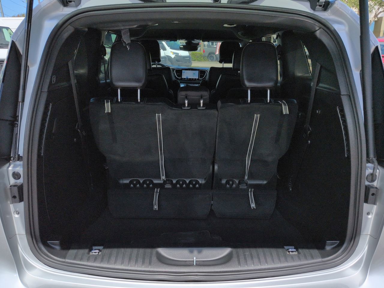 Used 2026 Chrysler Pacifica Select FWD image 13